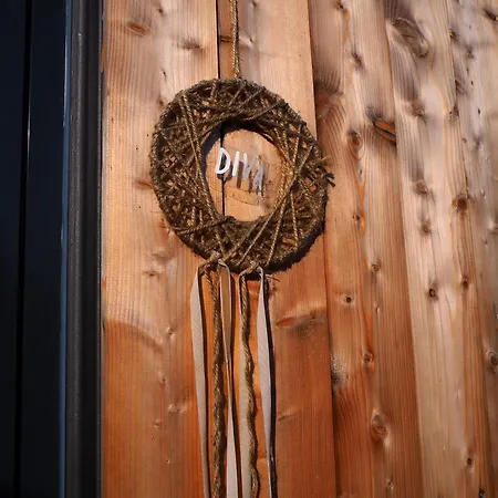 Moderne Tiny Am Weingut Uelversheim