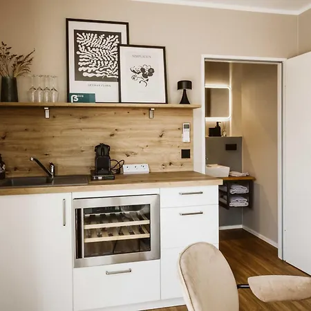 Moderne Tiny Am Weingut