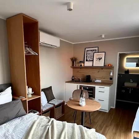 Moderne Tiny Am Weingut