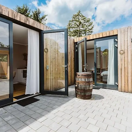 Moderne Tiny Am Weingut Uelversheim