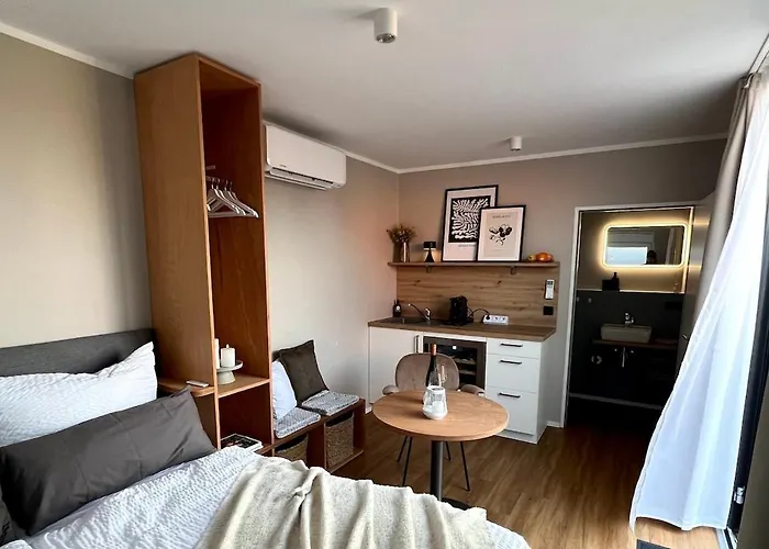 Moderne Tiny Am Weingut