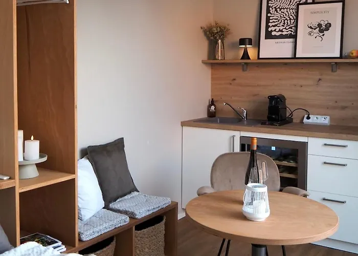 Moderne Tiny Am Weingut Uelversheim